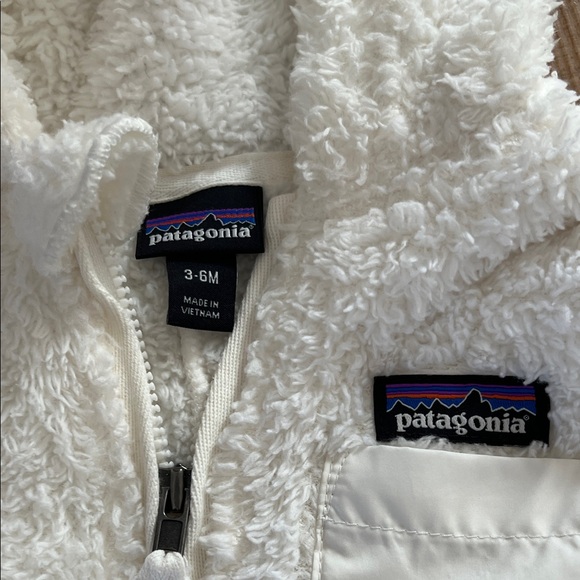 Patagonia Cozy White Baby Fleece Bunting - Picture 3 of 9
